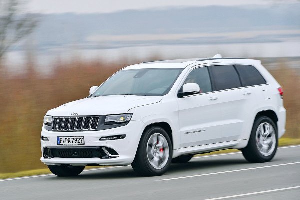 Jeep Grand Cherokee SRT8 (2014 г., 6,4 л, 468 к.с.) - 15,6 л/100 км